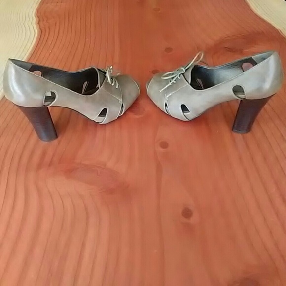 Bow Tie Chunky Heels - Picture 5 of 6